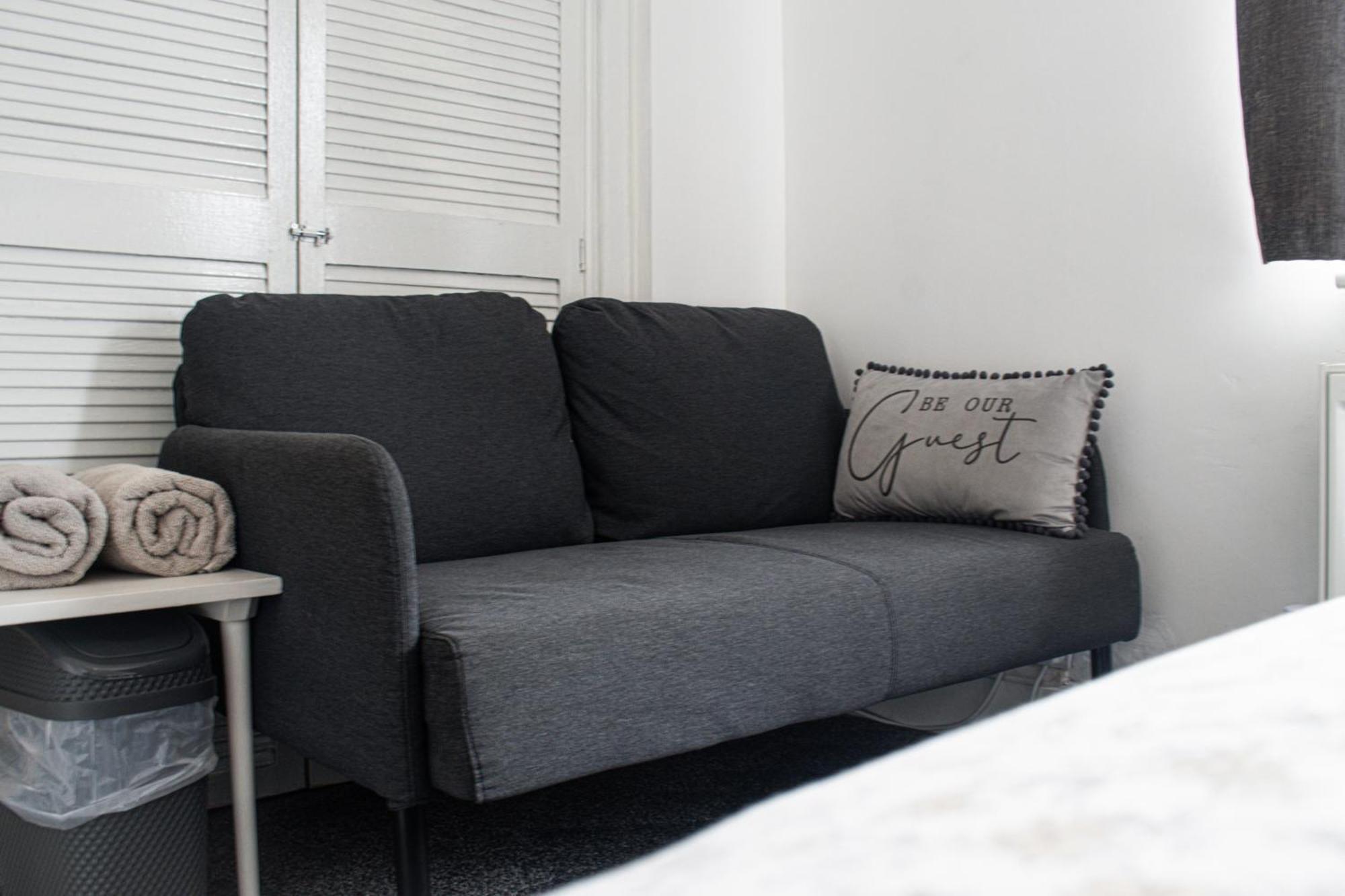 Luton Lodge - Newly Renovated Ideal For Short Stay, Close To Airport Train Station, Free Parking Off Street , Luxury Comfort In Low Price Exterior photo