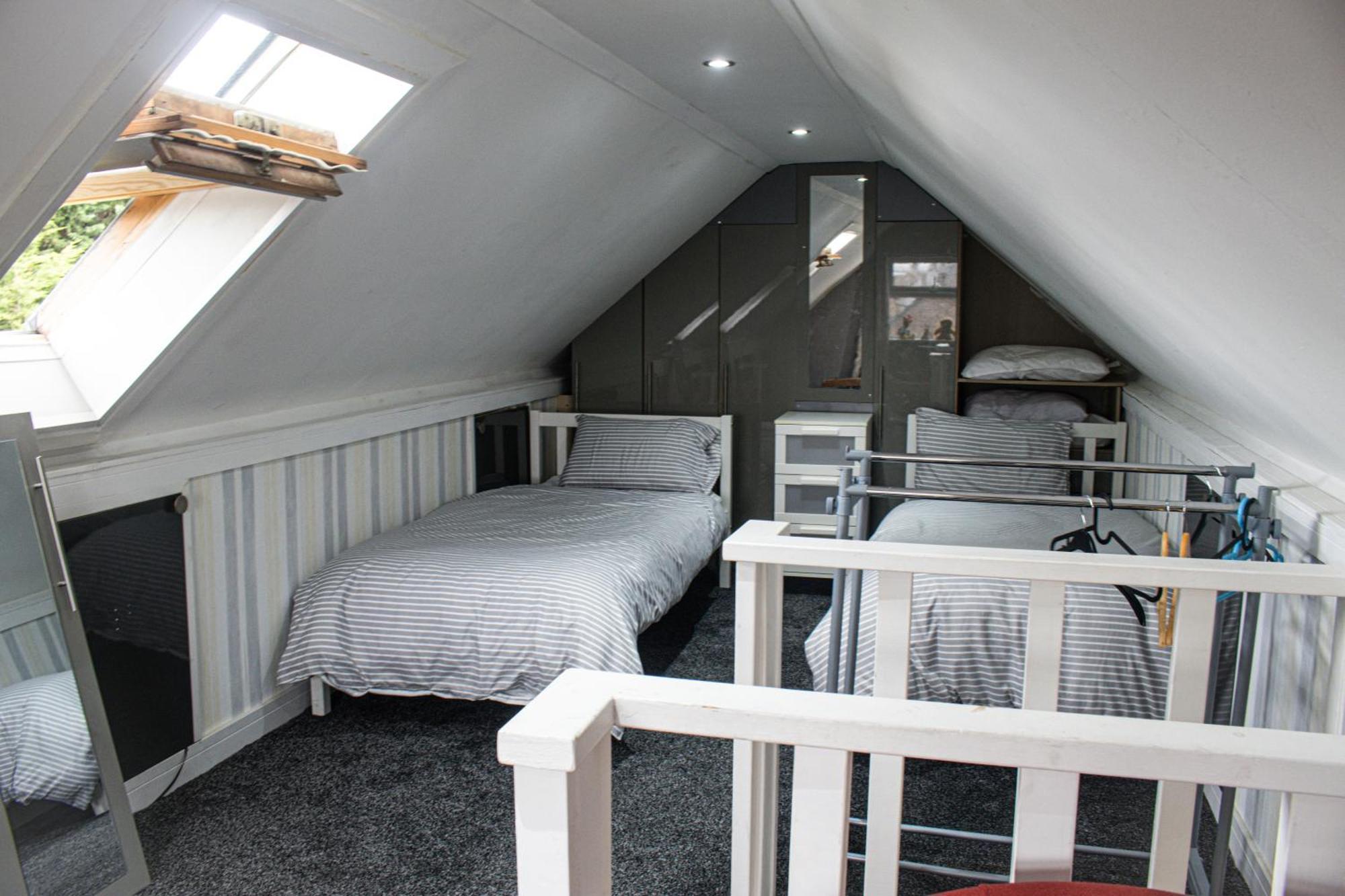 Luton Lodge - Newly Renovated Ideal For Short Stay, Close To Airport Train Station, Free Parking Off Street , Luxury Comfort In Low Price Exterior photo