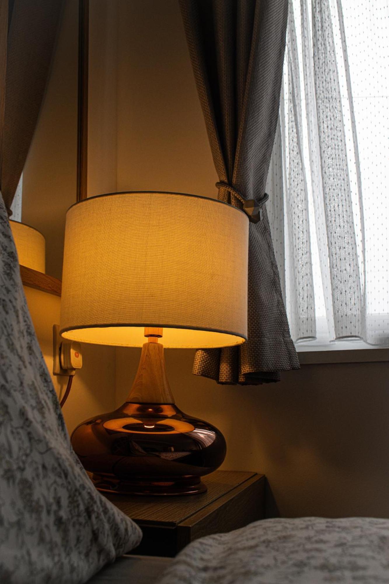 Luton Lodge - Newly Renovated Ideal For Short Stay, Close To Airport Train Station, Free Parking Off Street , Luxury Comfort In Low Price Exterior photo