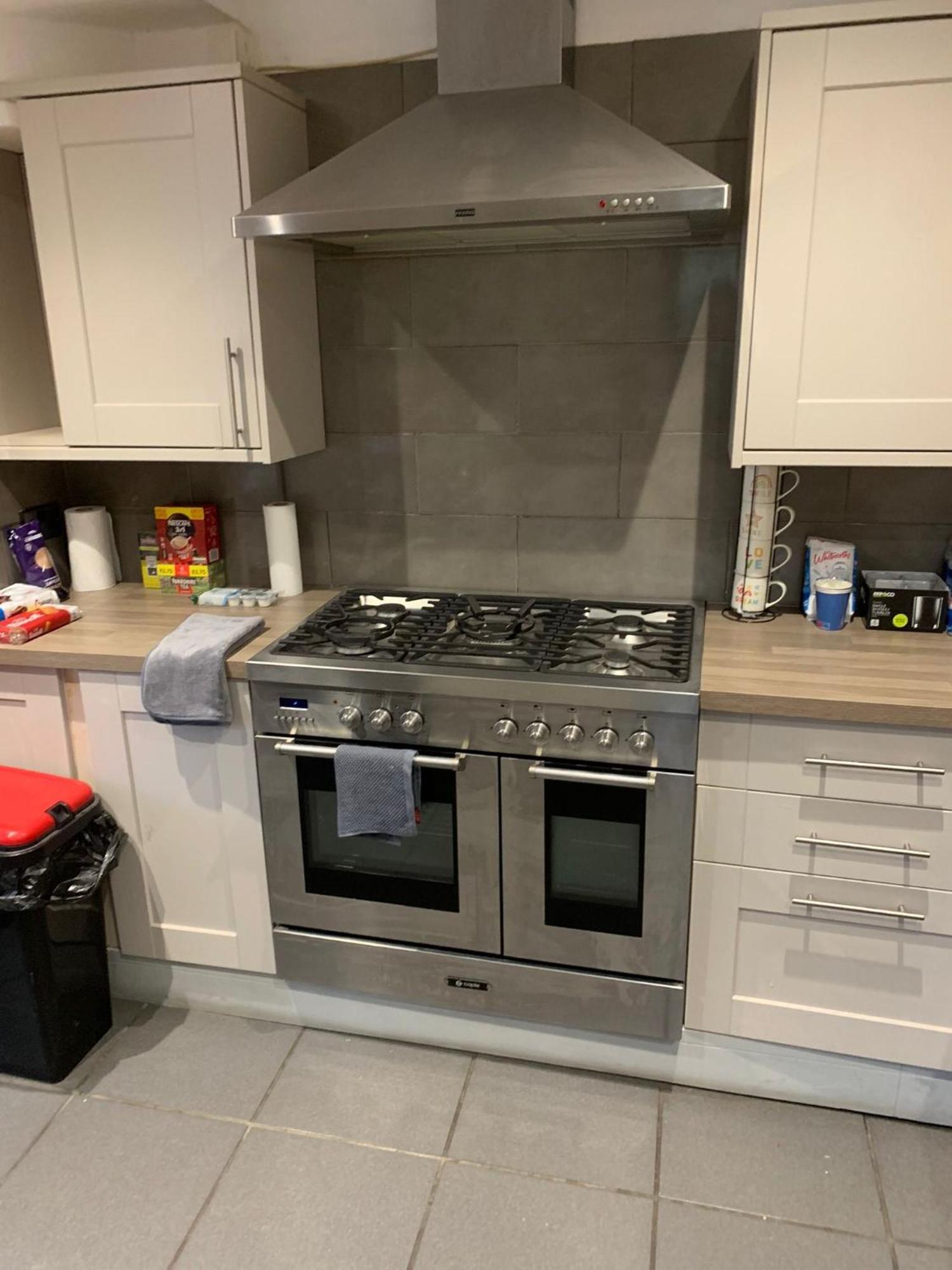 Luton Lodge - Newly Renovated Ideal For Short Stay, Close To Airport Train Station, Free Parking Off Street , Luxury Comfort In Low Price Exterior photo