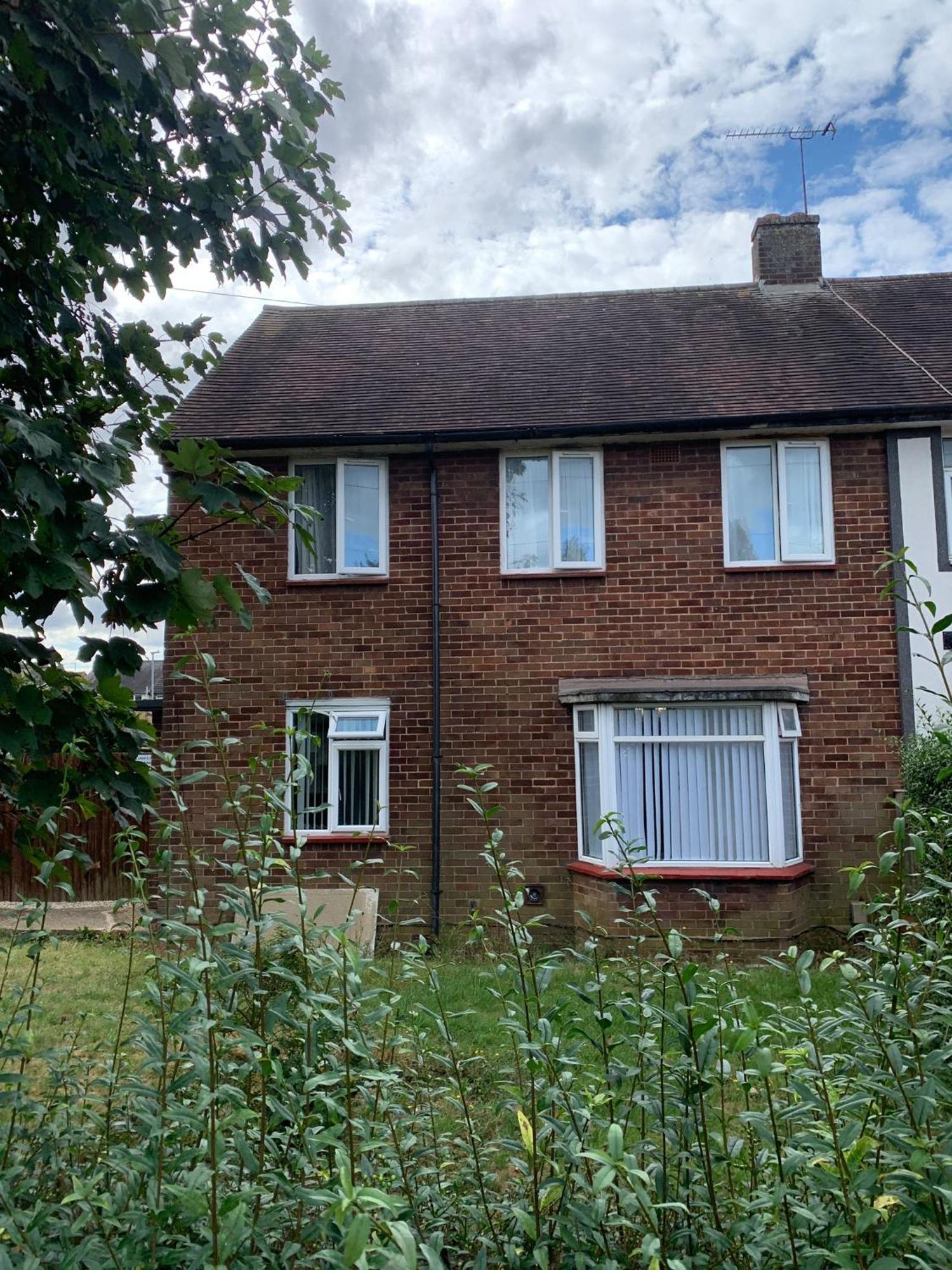 Luton Lodge - Newly Renovated Ideal For Short Stay, Close To Airport Train Station, Free Parking Off Street , Luxury Comfort In Low Price Exterior photo