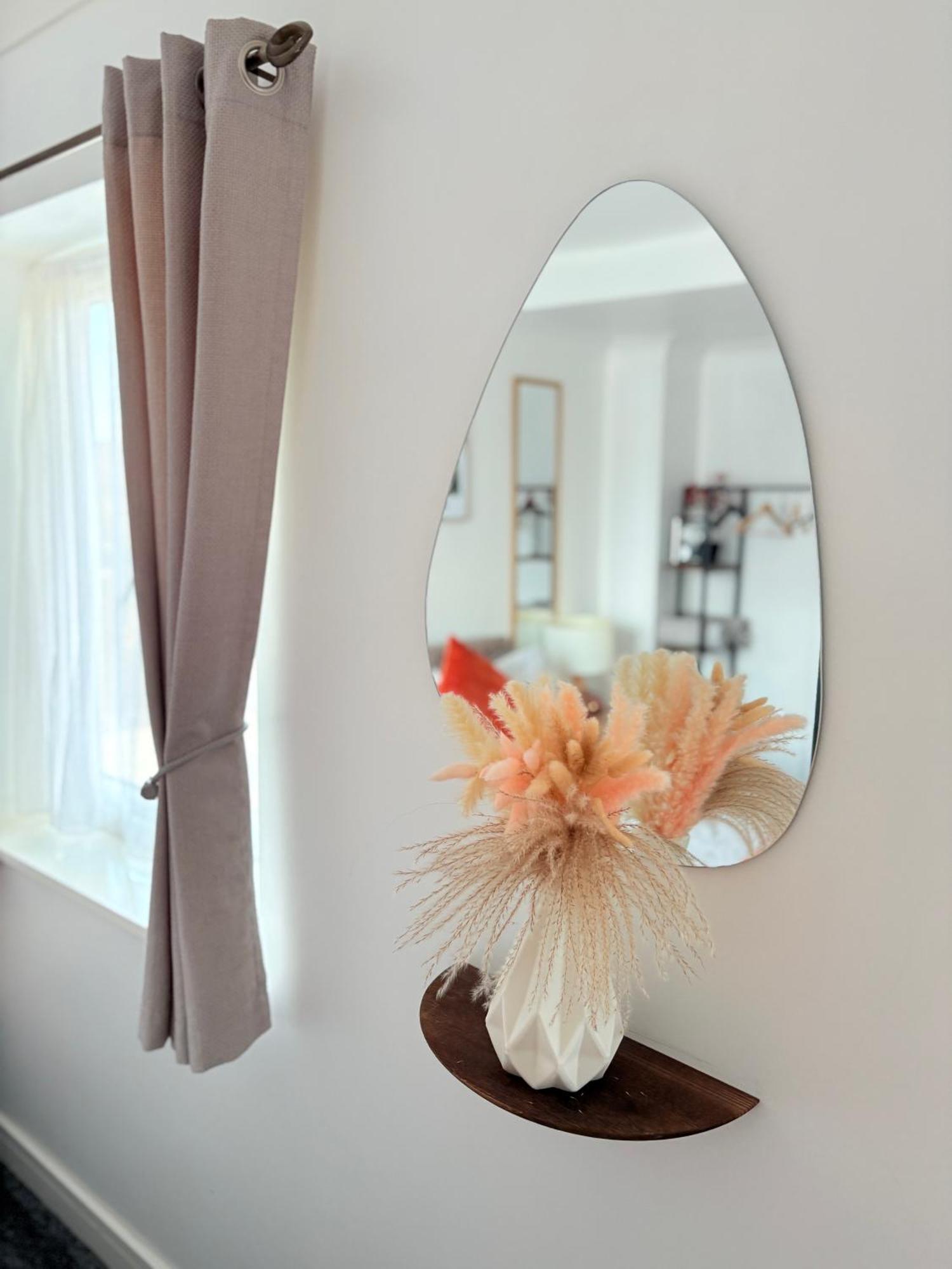 Luton Lodge - Newly Renovated Ideal For Short Stay, Close To Airport Train Station, Free Parking Off Street , Luxury Comfort In Low Price Exterior photo