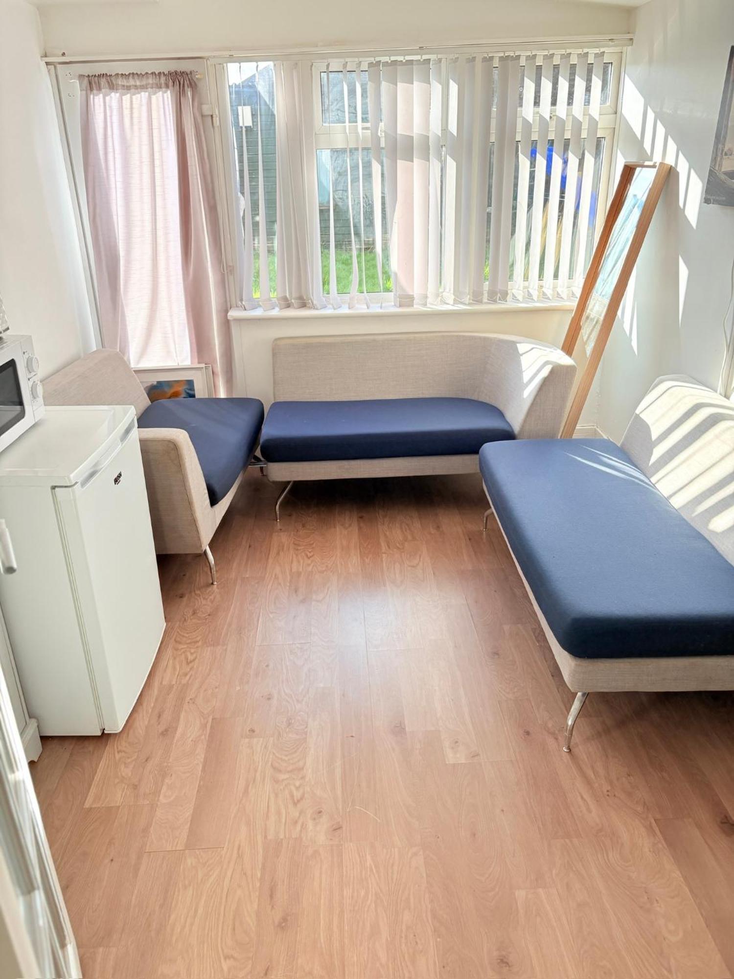 Luton Lodge - Newly Renovated Ideal For Short Stay, Close To Airport Train Station, Free Parking Off Street , Luxury Comfort In Low Price Exterior photo