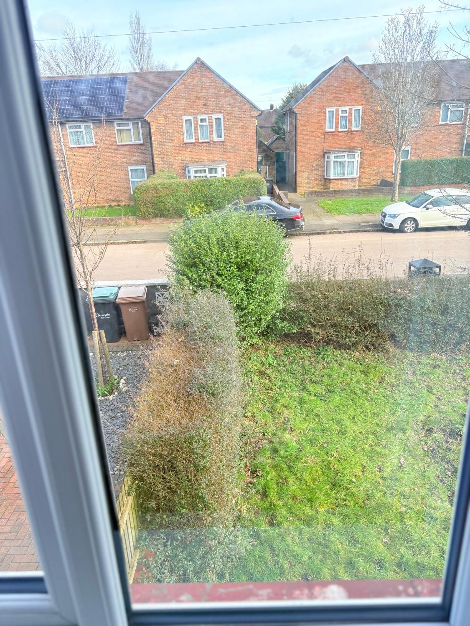 Luton Lodge - Newly Renovated Ideal For Short Stay, Close To Airport Train Station, Free Parking Off Street , Luxury Comfort In Low Price Exterior photo